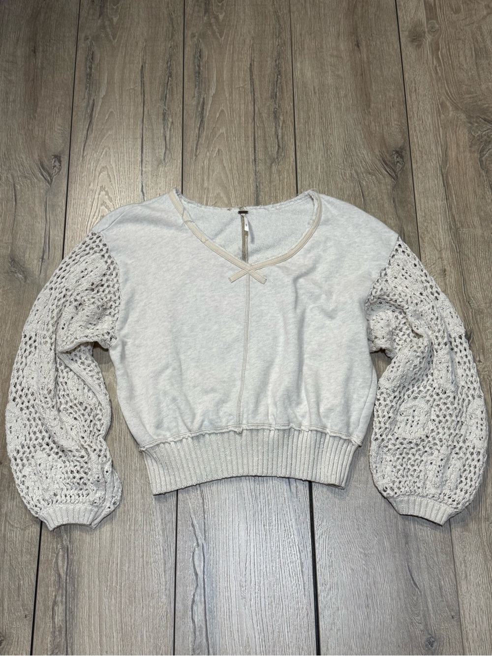 Free People Cream V-Neck Sweatshirt Crochet Lace Long Balloon Sleeves Size Small - Picture 11 of 16